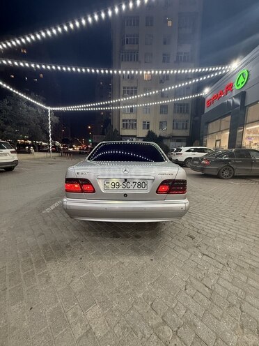 Mercedes E 220 2001, 285,700 km - 2.2 l - Bakı