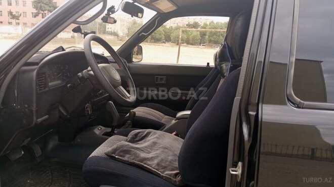Toyota Hilux Surf-12
