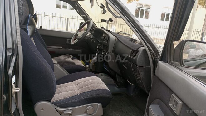 Toyota Hilux Surf-13