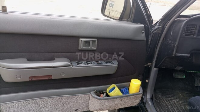 Toyota Hilux Surf-14
