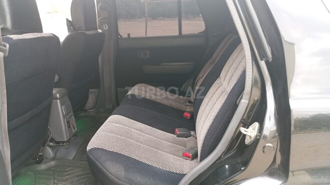 Toyota Hilux Surf-16