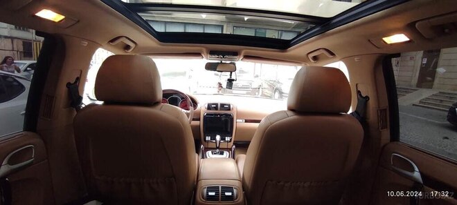 Porsche Cayenne S-10