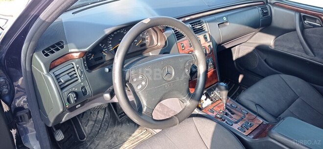 Mercedes E 240 1999, 388,920 km - 2.4 l - Beyləqan