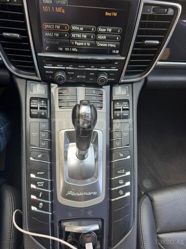 Porsche Panamera-8