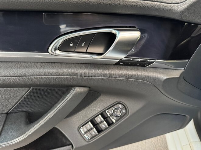 Porsche Panamera-17