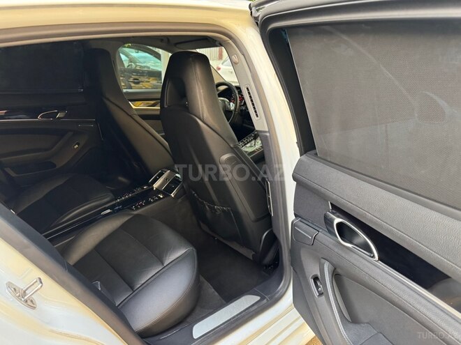 Porsche Panamera-12