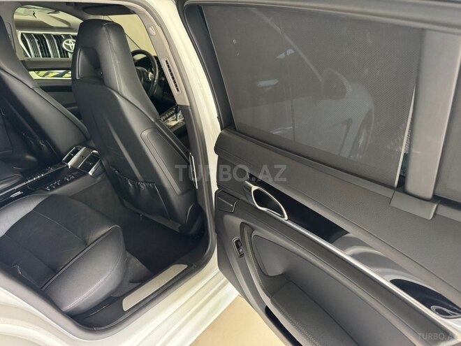 Porsche Panamera-21
