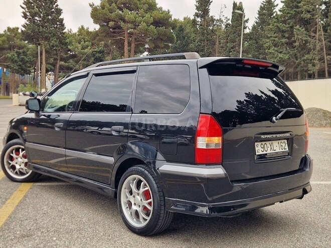 Mitsubishi Chariot-11
