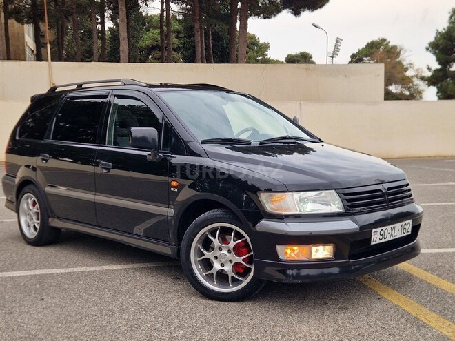 Mitsubishi Chariot-6