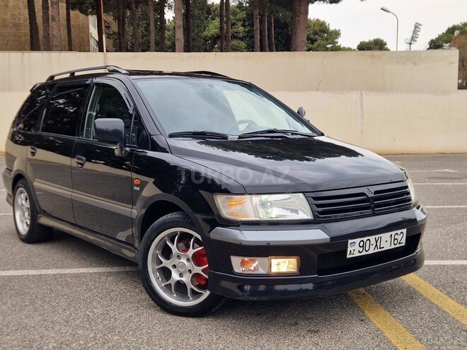Mitsubishi Chariot-4