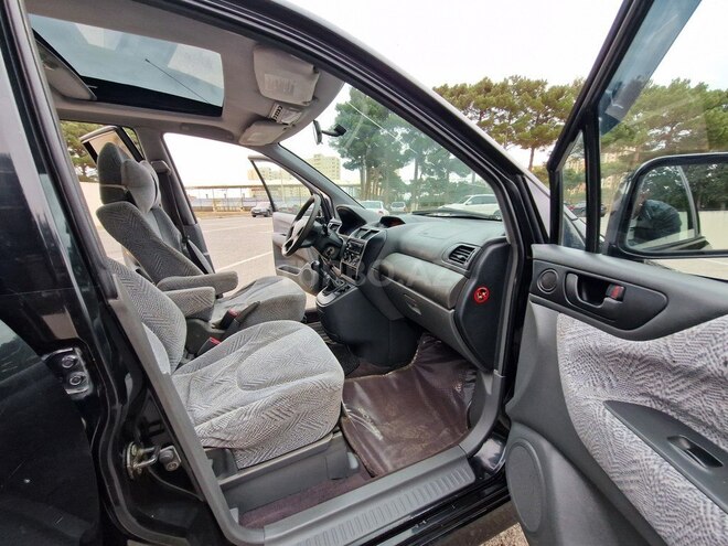 Mitsubishi Chariot-18