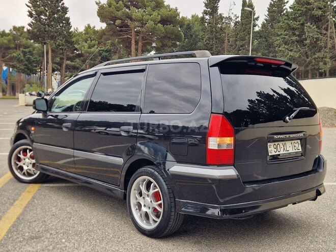 Mitsubishi Chariot-9