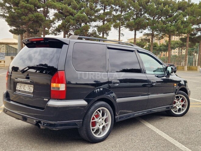 Mitsubishi Chariot-12