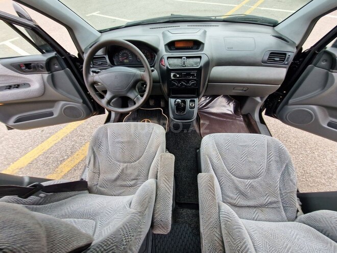 Mitsubishi Chariot-21