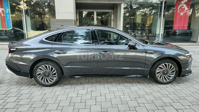 Hyundai Sonata-4