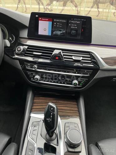 BMW 530e-11