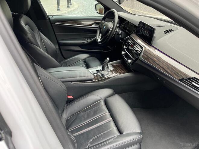 BMW 530e-10
