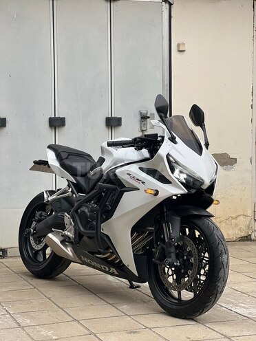 Honda CBR650R-4