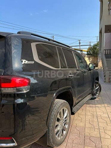 Toyota Land Cruiser-6