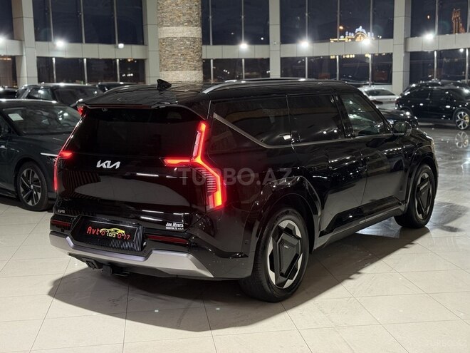 Kia EV9-8