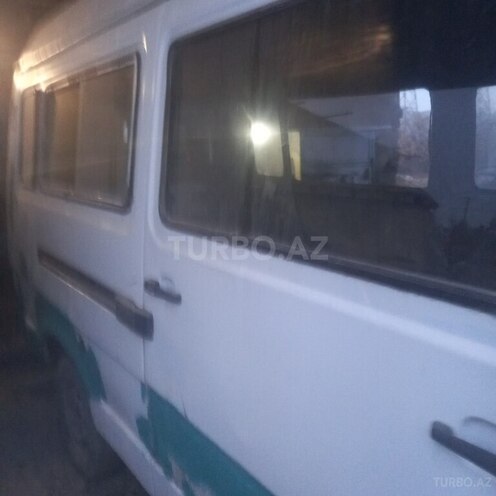Mercedes 208 D 1994, 408,520 km - 2.3 l - Mingəçevir