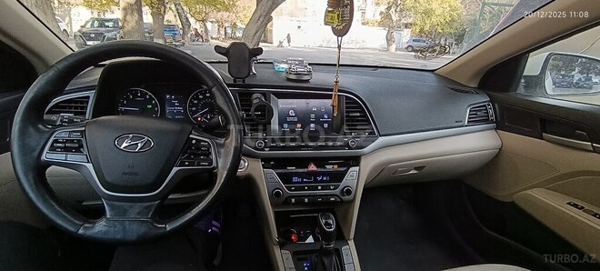 Hyundai Elantra 2018, 302,557 km - 2.0 л - Bakı