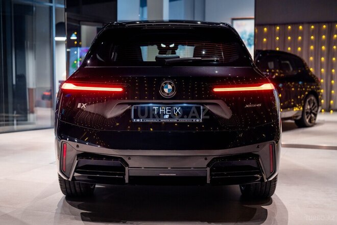 BMW iX-16