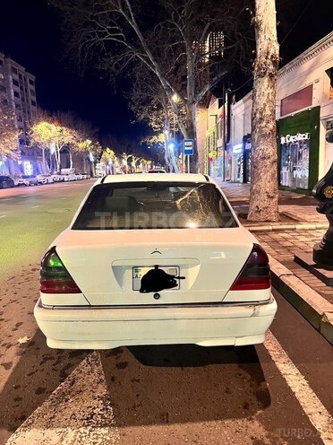 Mercedes C 230 2000, 323,000 km - 2.3 л - Gəncə