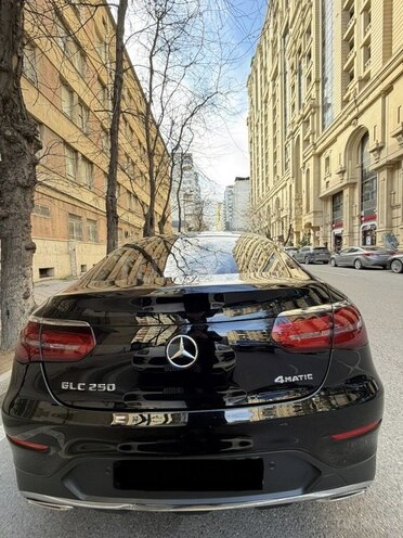 Mercedes GLC 250 4MATIC Coupe 2018, 120,000 km - 2.0 л - Bakı