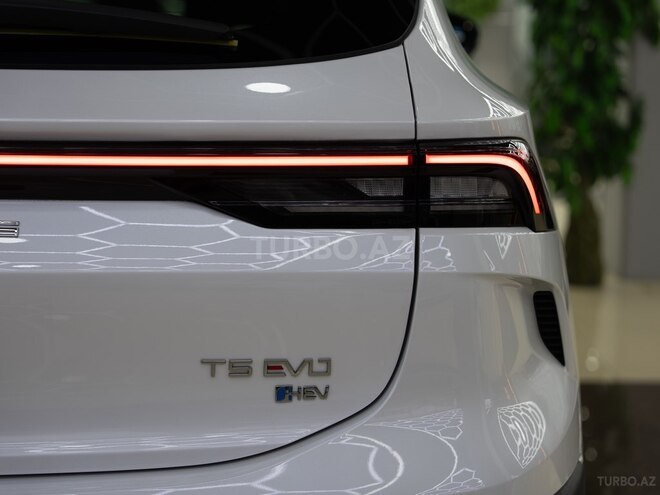 Forthing T5 HEV-10