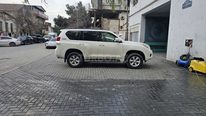 Toyota Land Cruiser Prado 2011, 280,000 km - 2.7 л - Bakı