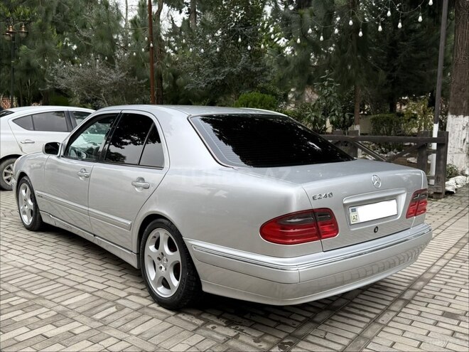 Mercedes E 240 2000, 379,000 km - 2.6 l - Masallı