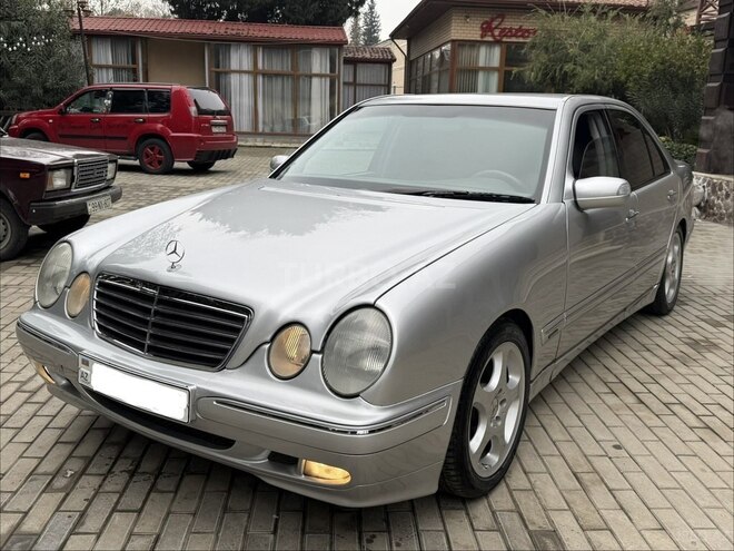 Mercedes E 240 2000, 379,000 km - 2.6 l - Masallı