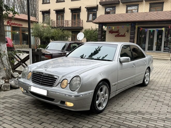 Mercedes E 240 2000, 379,000 km - 2.6 l - Masallı