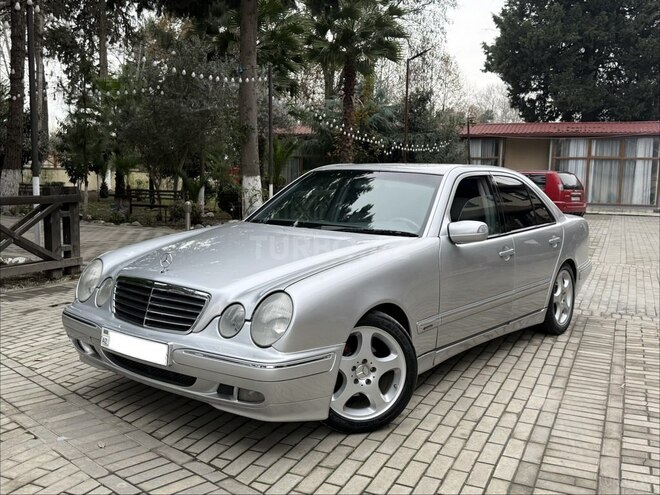 Mercedes E 240 2000, 379,000 km - 2.6 l - Masallı