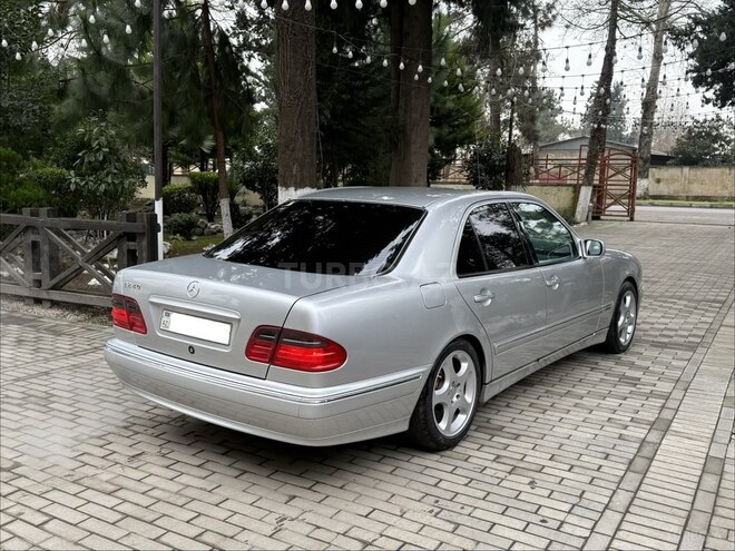 Mercedes E 240 2000, 379,000 km - 2.6 l - Masallı