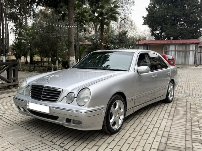 Mercedes E 240 2000, 379,000 km - 2.6 l - Masallı