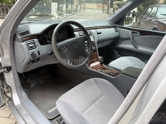Mercedes E 240 2000, 379,000 km - 2.6 l - Masallı