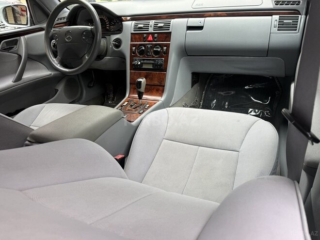 Mercedes E 240 2000, 379,000 km - 2.6 l - Masallı