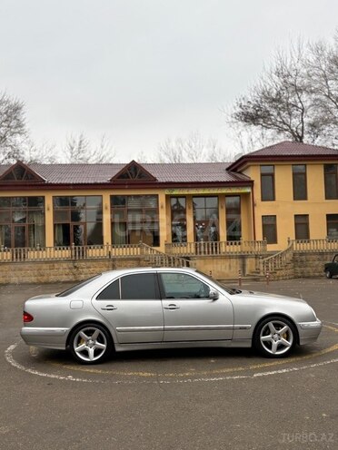 Mercedes E 320-4