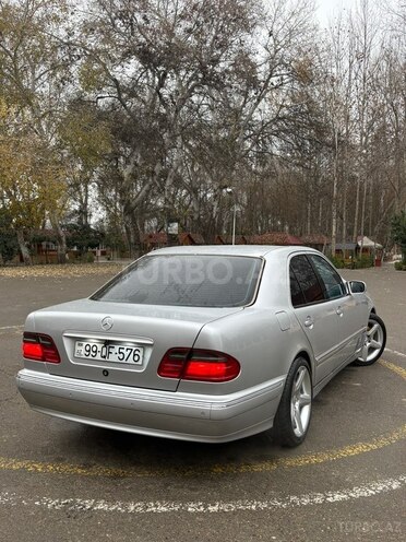 Mercedes E 320-6