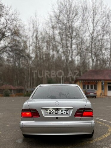 Mercedes E 320-5