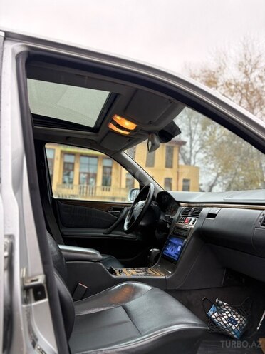 Mercedes E 320-10