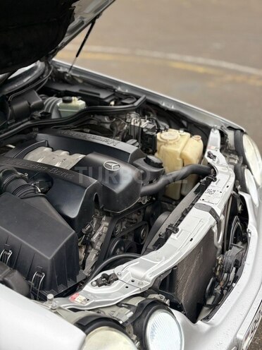 Mercedes E 320-19