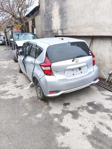 Nissan Note-5