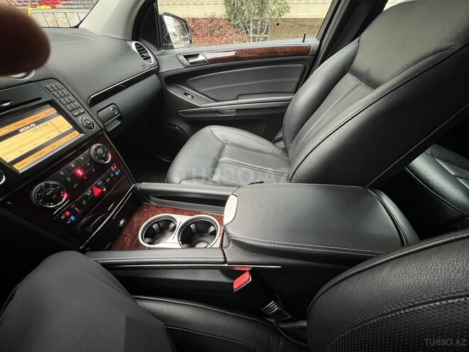 Mercedes GL 550 4MATIC-18