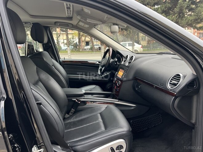 Mercedes GL 550 4MATIC-16
