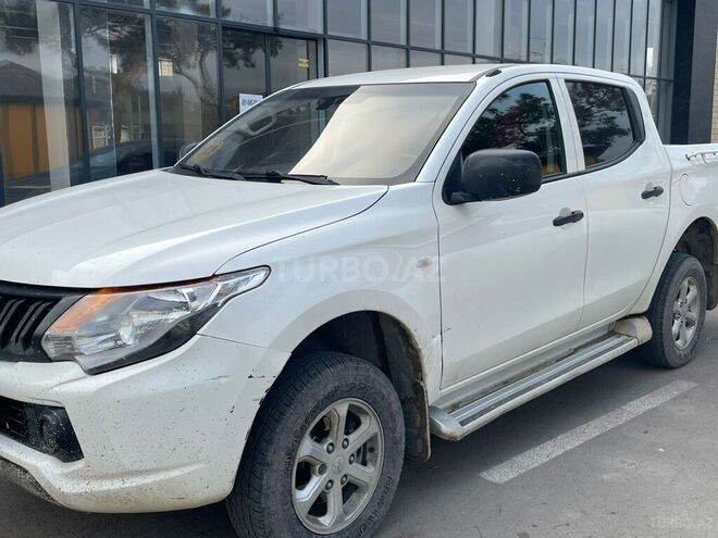 Mitsubishi L200 2018, 351,000 km - 2.5 л - Bakı
