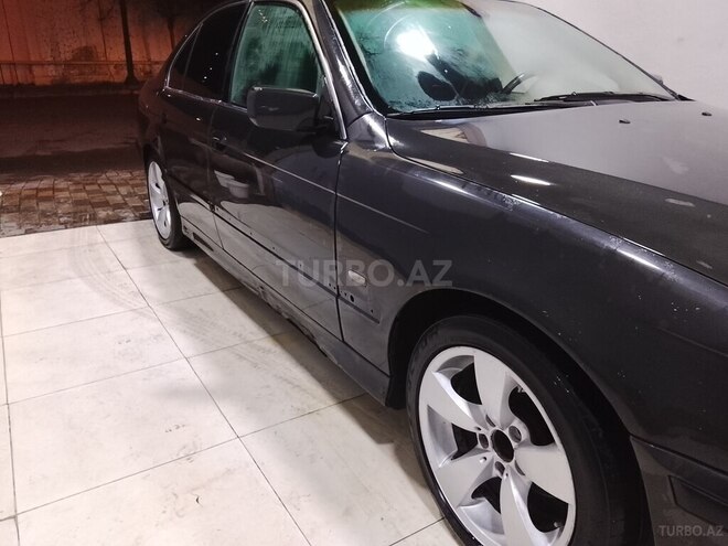 BMW 528 1998, 296,000 km - 2.8 l - Bakı