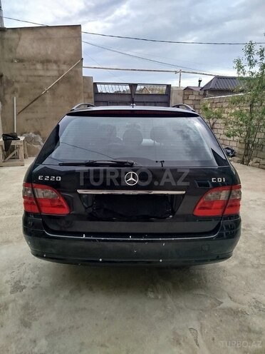 Mercedes E 220-2